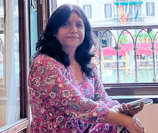 Dr. Neelam Kapil holds an MBBS